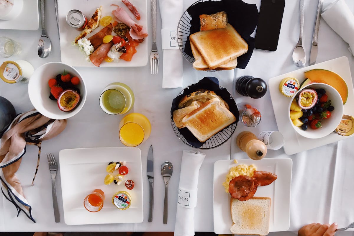 Saiba como montar uma mesa de café da manhã e veja a importância dessa refeição