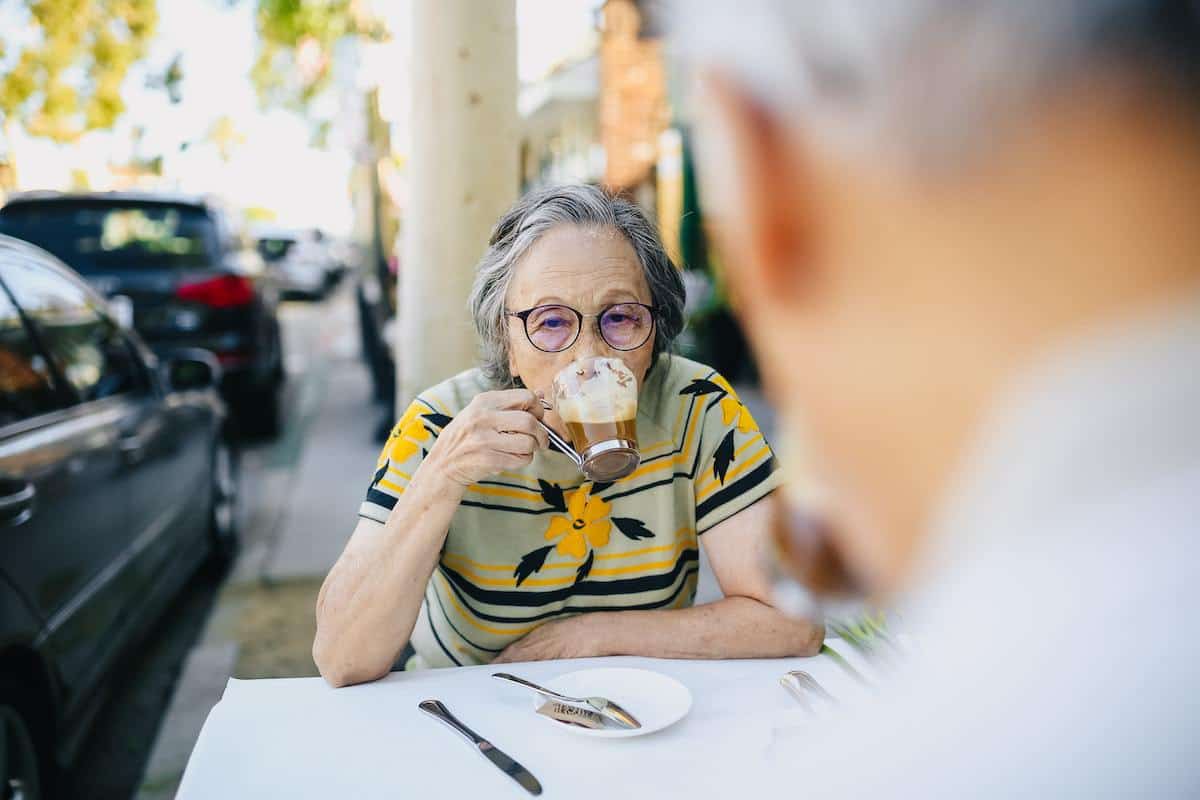 Cafeína faz mal? Entenda o que é verdade sobre ingerir essa substância