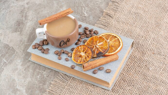 A mistura de café com laranja é deliciosa
