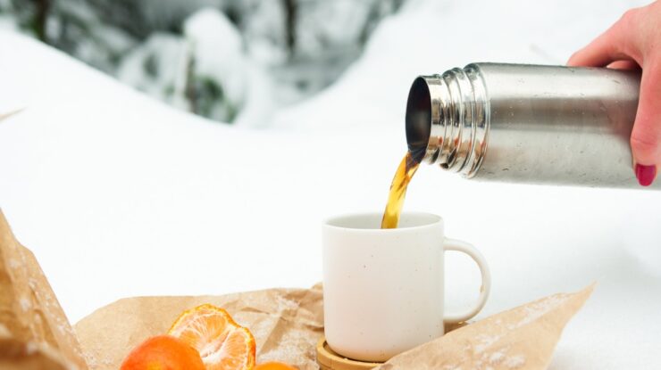 Qual é o copo de café térmico ideal para manter sua bebida quente?