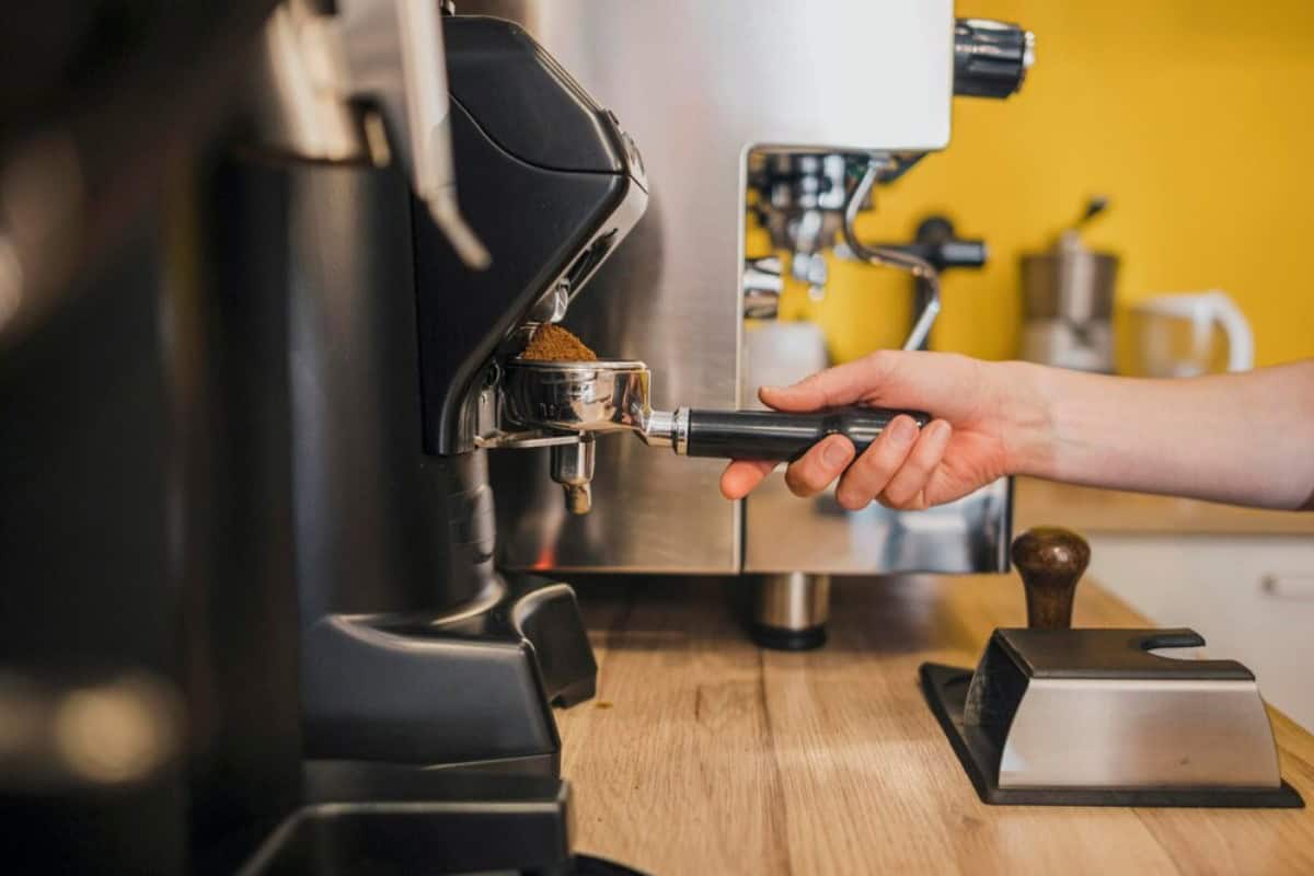 Descubra as vantagens de ter uma cafeteira programável