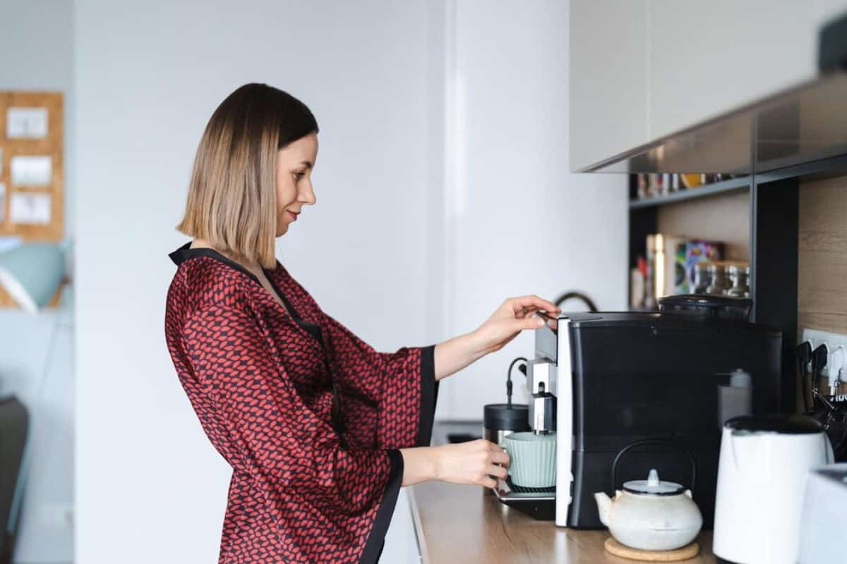 Descubra as vantagens de ter uma cafeteira programável