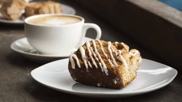 Faça uma torta de biscoito com café