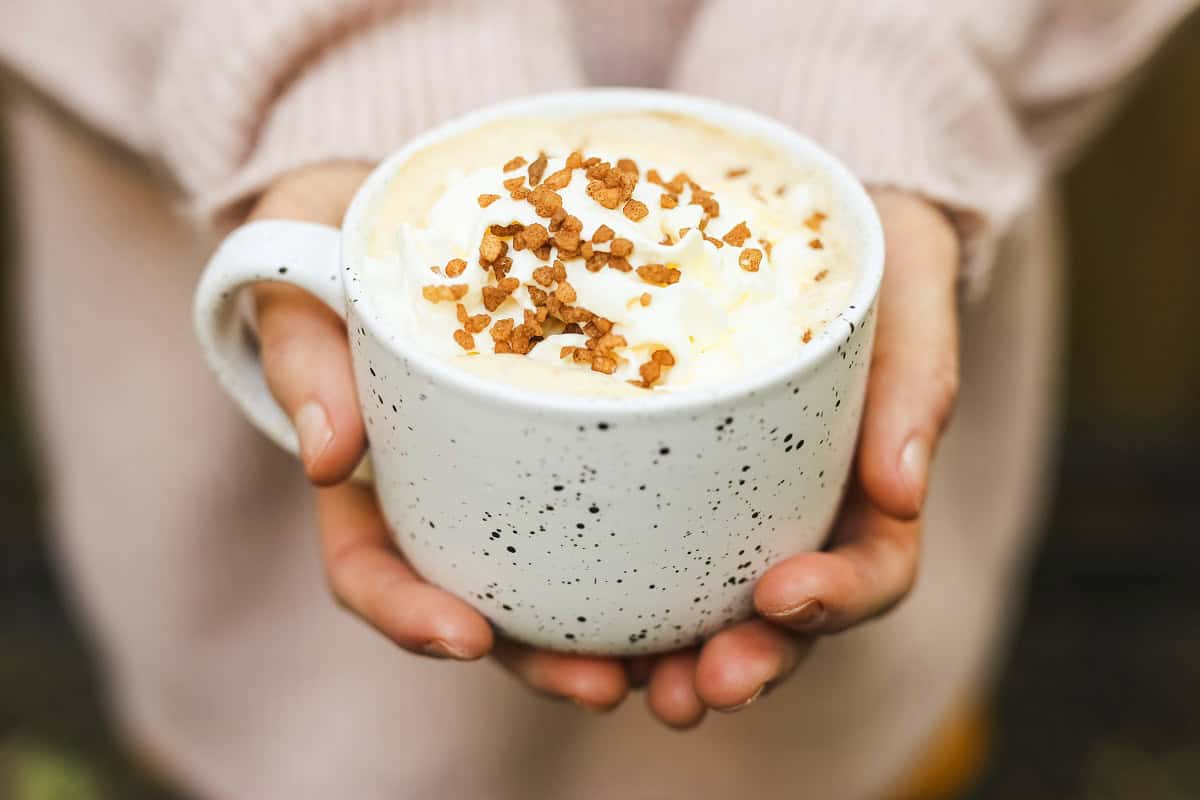 Conheça a receita de cappuccino vegano