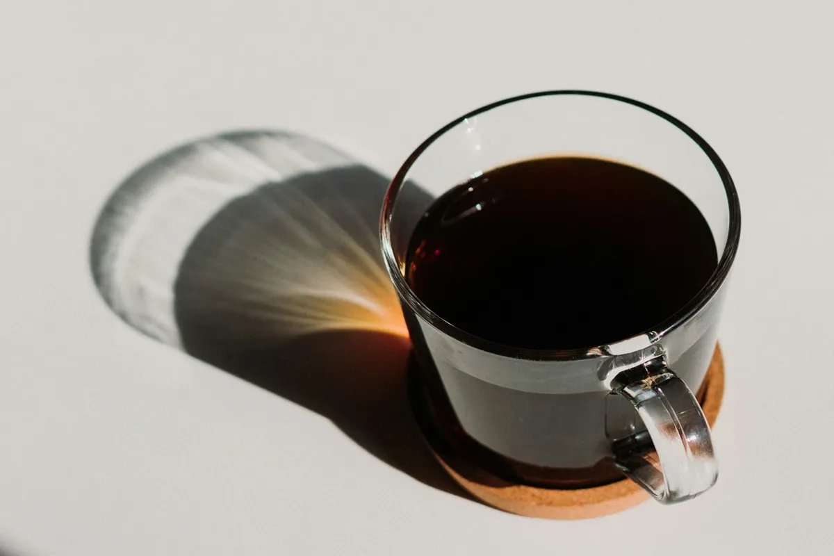 Como tomar café sem açúcar e quais são os benefícios para a saúde?
